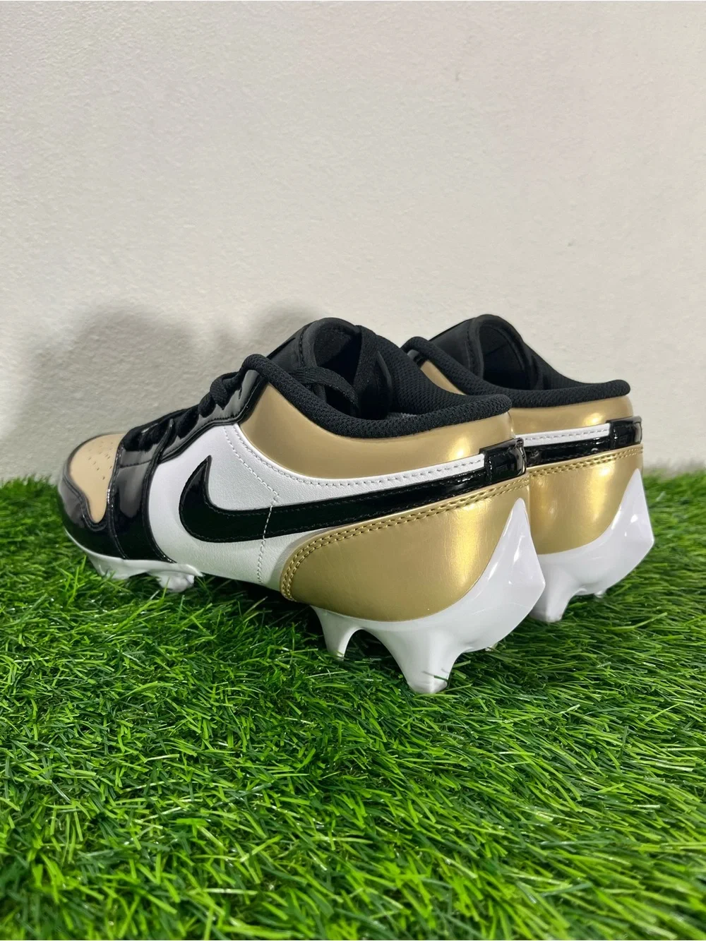 Nike Air Jordan 1 Low TD Football Cleats Men's Size 9 Gold Black FJ6245-701